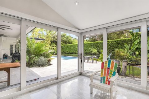 Casa en venta en Miami, Florida, 4 dormitorios, 257.53 m2 № 1972988 - foto 2