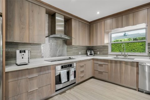 Casa en venta en Miami, Florida, 4 dormitorios, 257.53 m2 № 1972988 - foto 6