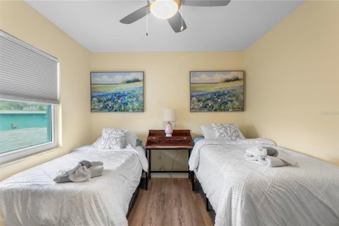 Duplex in Indian Rocks Beach, Florida 6 bedrooms, 248.98 sq.m. № 1909128 - photo 14