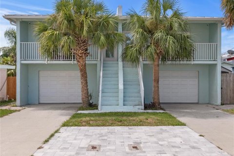 Duplex in Indian Rocks Beach, Florida 6 bedrooms, 248.98 sq.m. № 1909128 - photo 1