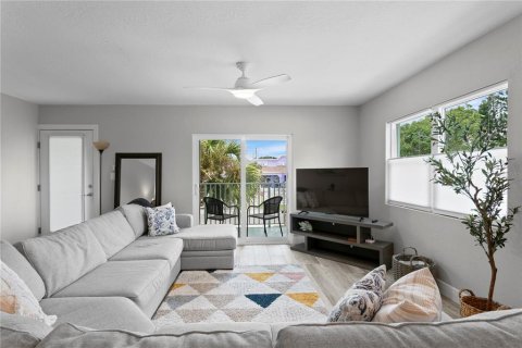 Duplex in Indian Rocks Beach, Florida 6 bedrooms, 248.98 sq.m. № 1909128 - photo 17