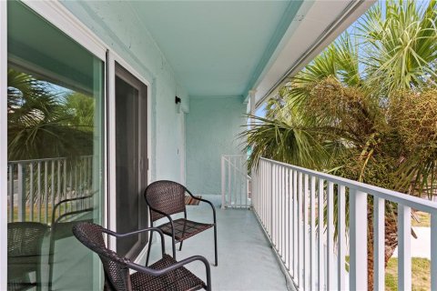 Duplex in Indian Rocks Beach, Florida 6 bedrooms, 248.98 sq.m. № 1909128 - photo 16