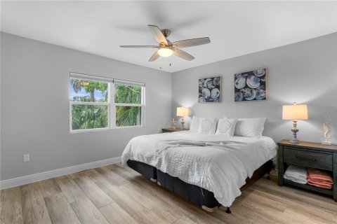 Duplex in Indian Rocks Beach, Florida 6 bedrooms, 248.98 sq.m. № 1909128 - photo 9