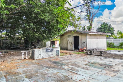 House in Miami, Florida 3 bedrooms, 122.45 sq.m. № 1956144 - photo 24