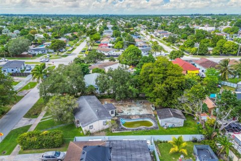 House in Miami, Florida 3 bedrooms, 122.45 sq.m. № 1956144 - photo 11