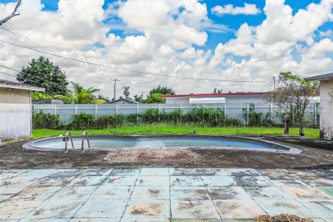 House in Miami, Florida 3 bedrooms, 122.45 sq.m. № 1956144 - photo 25