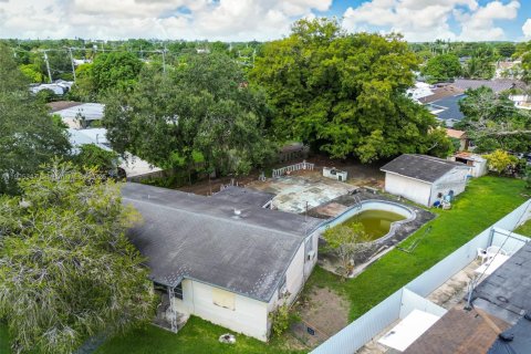 House in Miami, Florida 3 bedrooms, 122.45 sq.m. № 1956144 - photo 23