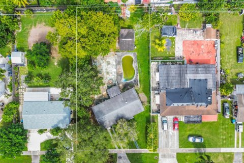 House in Miami, Florida 3 bedrooms, 122.45 sq.m. № 1956144 - photo 6