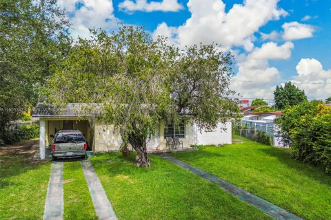 House in Miami, Florida 3 bedrooms, 122.45 sq.m. № 1956144 - photo 4