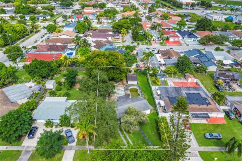 House in Miami, Florida 3 bedrooms, 122.45 sq.m. № 1956144 - photo 8