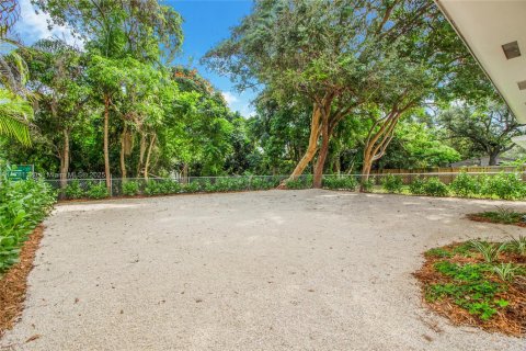 Commercial property in South Miami, Florida 144.93 sq.m. № 1698310 - photo 21