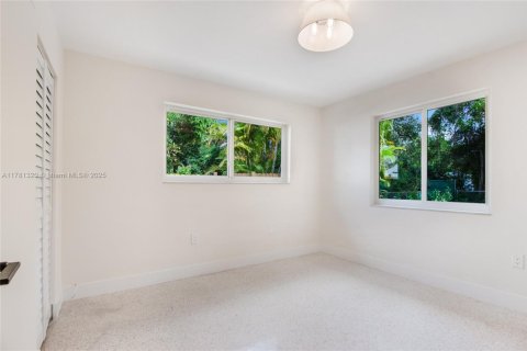 Commercial property in South Miami, Florida 144.93 sq.m. № 1698310 - photo 20