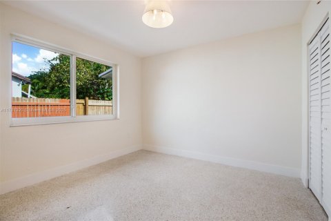 Commercial property in South Miami, Florida 144.93 sq.m. № 1698310 - photo 10
