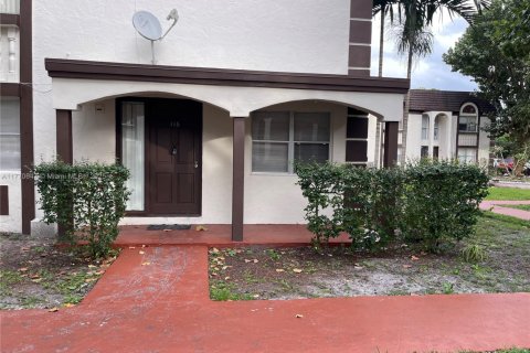 Condominio en venta en Tamarac, Florida, 1 dormitorio, 59.92 m2 № 2077318 - foto 10