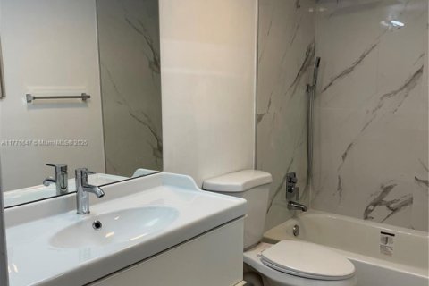 Condominio en venta en Tamarac, Florida, 1 dormitorio, 59.92 m2 № 2077318 - foto 4
