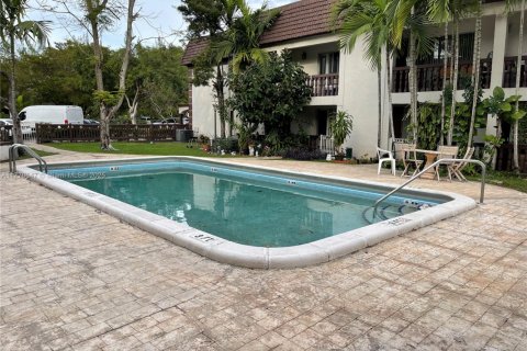 Condominio en venta en Tamarac, Florida, 1 dormitorio, 59.92 m2 № 2077318 - foto 16