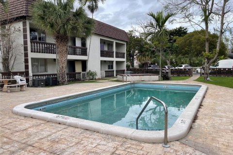 Condominio en venta en Tamarac, Florida, 1 dormitorio, 59.92 m2 № 2077318 - foto 17