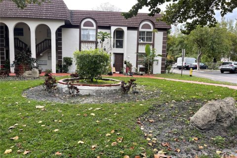 Condominio en venta en Tamarac, Florida, 1 dormitorio, 59.92 m2 № 2077318 - foto 11