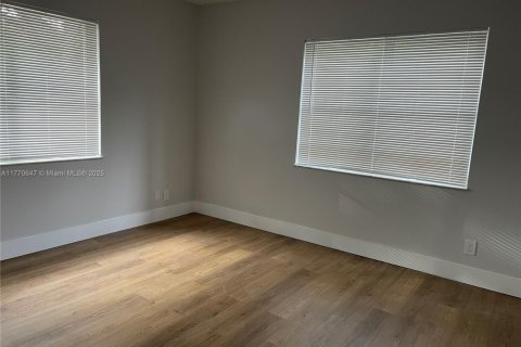 Condominio en venta en Tamarac, Florida, 1 dormitorio, 59.92 m2 № 2077318 - foto 5
