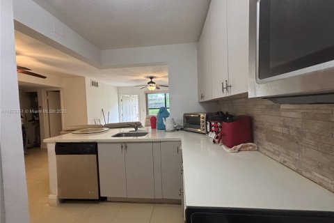 Купить кондоминиум в Санрайз, Флорида 2 спальни, 70.61м2, № 1934148 - фото 6