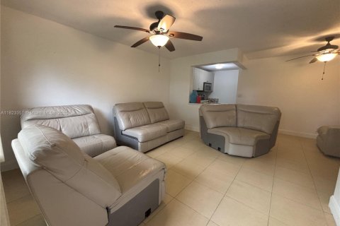 Купить кондоминиум в Санрайз, Флорида 2 спальни, 70.61м2, № 1934148 - фото 4