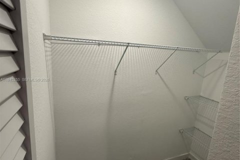 Commercial property in Homestead, Florida 1 bedroom № 2002700 - photo 5