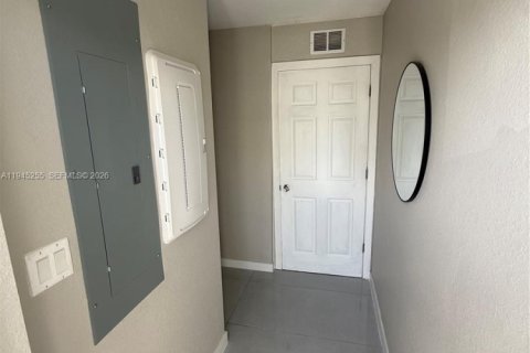 Commercial property in Homestead, Florida 1 bedroom № 2002700 - photo 7