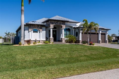 House in Port Charlotte, Florida 3 bedrooms, 213.86 sq.m. № 1585810 - photo 13