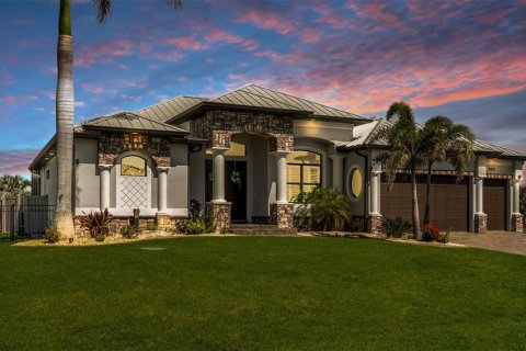 House in Port Charlotte, Florida 3 bedrooms, 213.86 sq.m. № 1585810 - photo 2