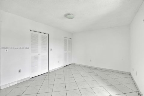 Condominio en venta en North Miami, Florida, 1 dormitorio, 64.2 m2 № 1941372 - foto 12