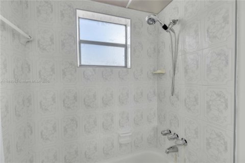Condominio en venta en North Miami, Florida, 1 dormitorio, 64.2 m2 № 1941372 - foto 14
