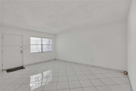 Condominio en venta en North Miami, Florida, 1 dormitorio, 64.2 m2 № 1941372 - foto 4
