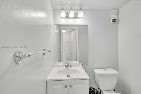 Condominio en venta en North Miami, Florida, 1 dormitorio, 64.2 m2 № 1941372 - foto 7