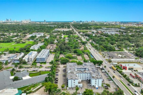 Condominio en venta en North Miami, Florida, 1 dormitorio, 64.2 m2 № 1941372 - foto 22
