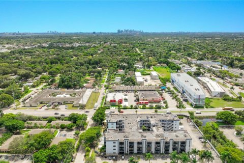 Condominio en venta en North Miami, Florida, 1 dormitorio, 64.2 m2 № 1941372 - foto 24