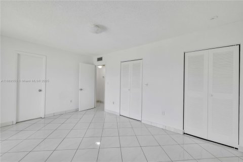 Condominio en venta en North Miami, Florida, 1 dormitorio, 64.2 m2 № 1941372 - foto 9