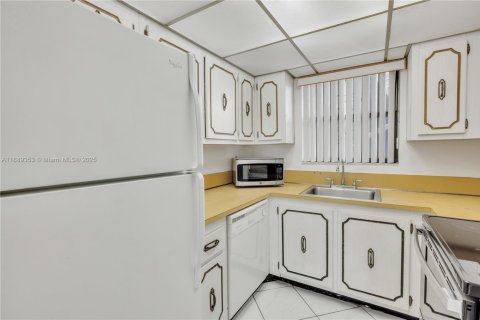 Condo à North Miami, Floride, 1 chambre  № 1941372