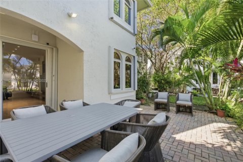 House in Aventura, Florida 3 bedrooms, 216.46 sq.m. № 1994798 - photo 6