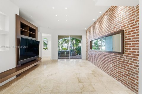 House in Aventura, Florida 3 bedrooms, 216.46 sq.m. № 1994798 - photo 4
