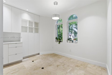 House in Aventura, Florida 3 bedrooms, 216.46 sq.m. № 1994798 - photo 10