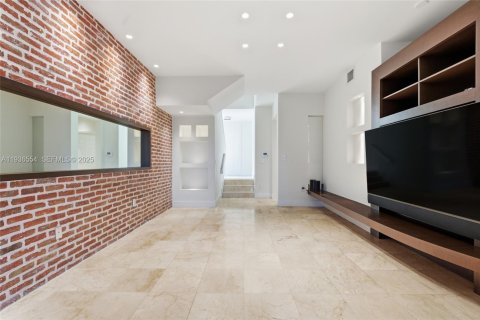 House in Aventura, Florida 3 bedrooms, 216.46 sq.m. № 1994798 - photo 8