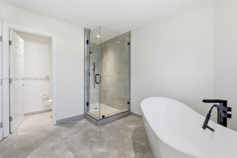 House in Aventura, Florida 3 bedrooms, 216.46 sq.m. № 1994798 - photo 24