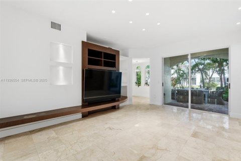 House in Aventura, Florida 3 bedrooms, 216.46 sq.m. № 1994798 - photo 5