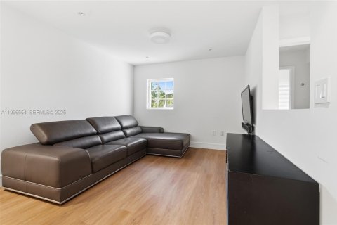 House in Aventura, Florida 3 bedrooms, 216.46 sq.m. № 1994798 - photo 18