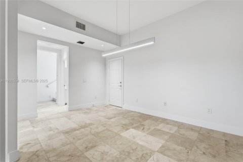 House in Aventura, Florida 3 bedrooms, 216.46 sq.m. № 1994798 - photo 15