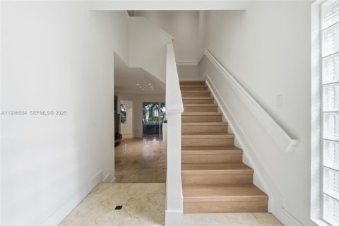 House in Aventura, Florida 3 bedrooms, 216.46 sq.m. № 1994798 - photo 17