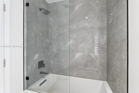 House in Aventura, Florida 3 bedrooms, 216.46 sq.m. № 1994798 - photo 30