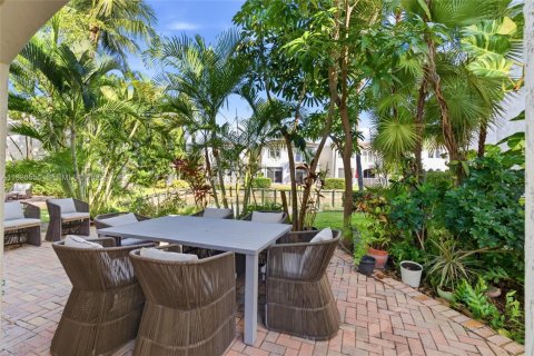 House in Aventura, Florida 3 bedrooms, 216.46 sq.m. № 1994798 - photo 7