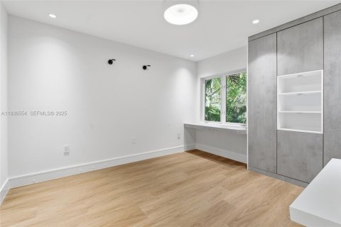 House in Aventura, Florida 3 bedrooms, 216.46 sq.m. № 1994798 - photo 27