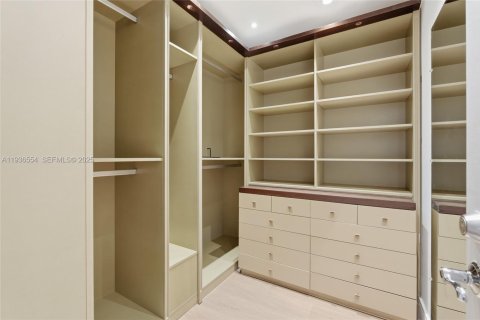 House in Aventura, Florida 3 bedrooms, 216.46 sq.m. № 1994798 - photo 25